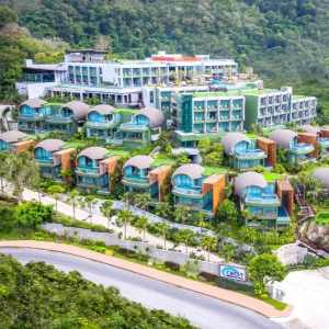 Crest Resort & Pool Villas