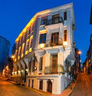 Emmy Taksim