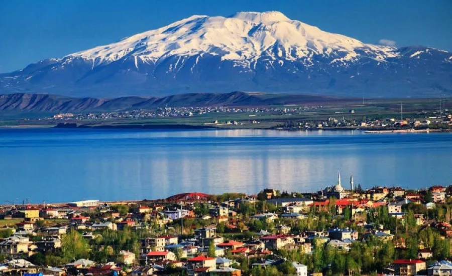 جاذبه های گردشگری تور وان